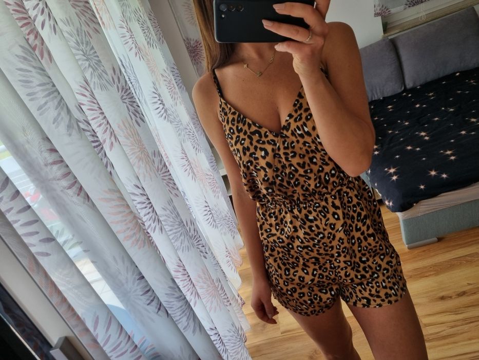 Krótki kombinezon w panterkę na ramiączkach z odkrytymi plecami r. S/M