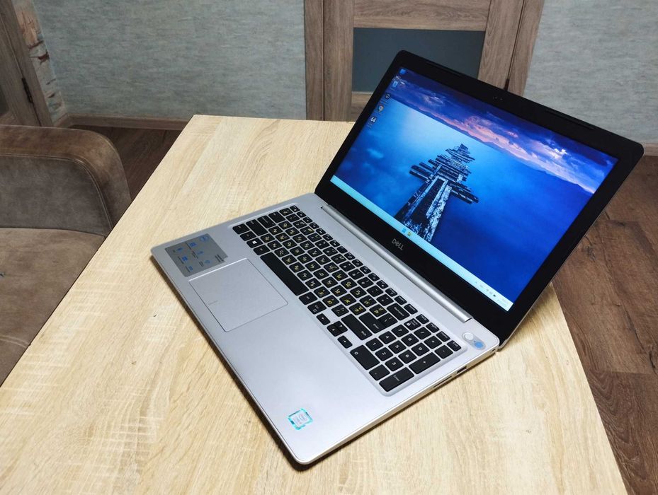 Ноутбук Dell Inspiron 5570,8 Ядер, i5-8250u,RAM 16GB,SSD 256GB,IPS США