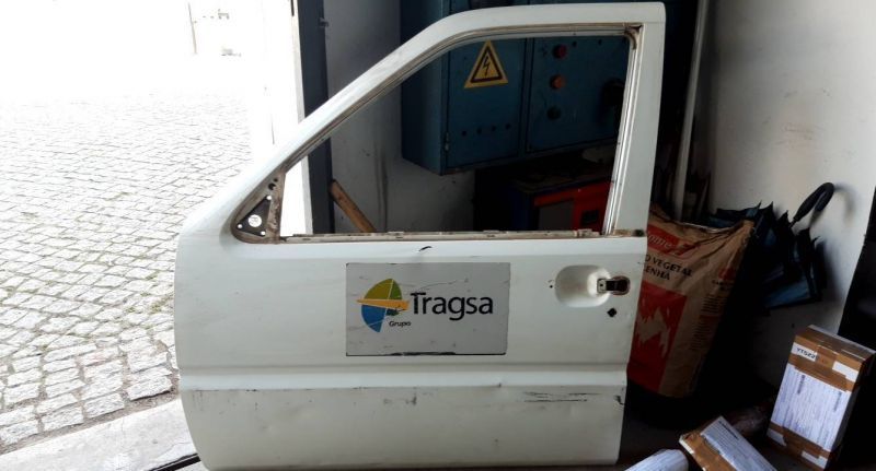 Porta Frente Esquerda Nissan Terrano Ii (R20)