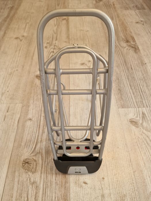 Bagażnik rowerowy tylny aluminiowy Gazelle z lampką