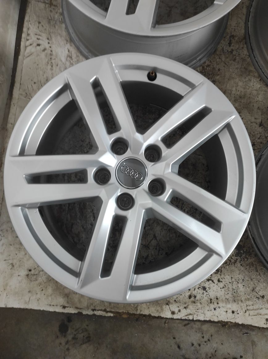 360 Felgi aluminiowe ORYGINAŁ AUDI R 17 5x112 otwór 66,6 Bardzo Ładne