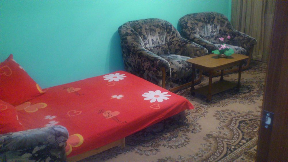 Диван і 2 крісла по 3200 - комплект м`яких меблів б/у в гарному стані