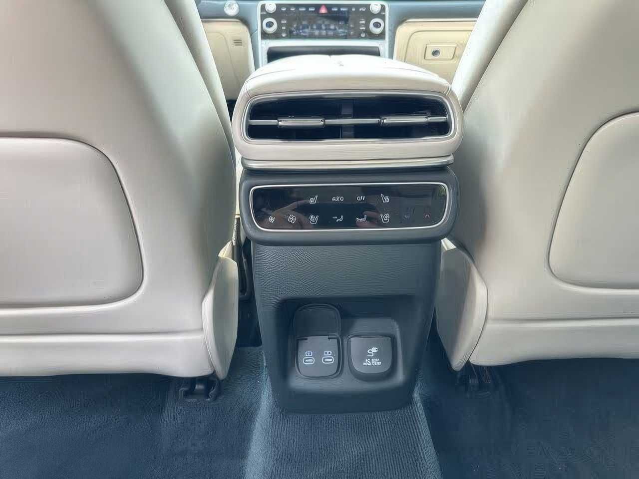 Genesis	GV80		 	2025