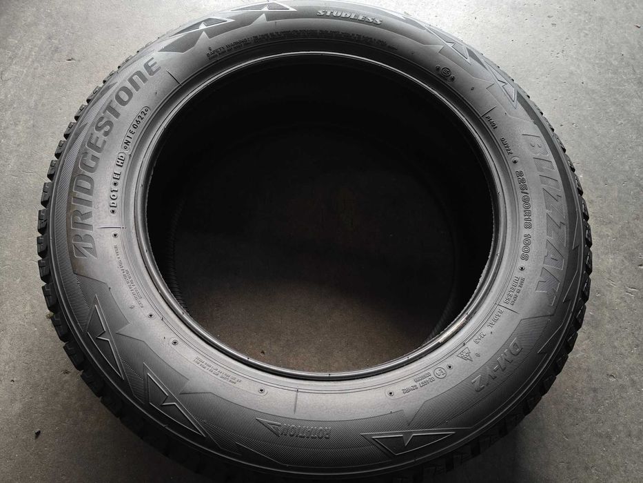 R18 225 60 шини зимові Bridgestone Blizzak DM-V2 японські липучки