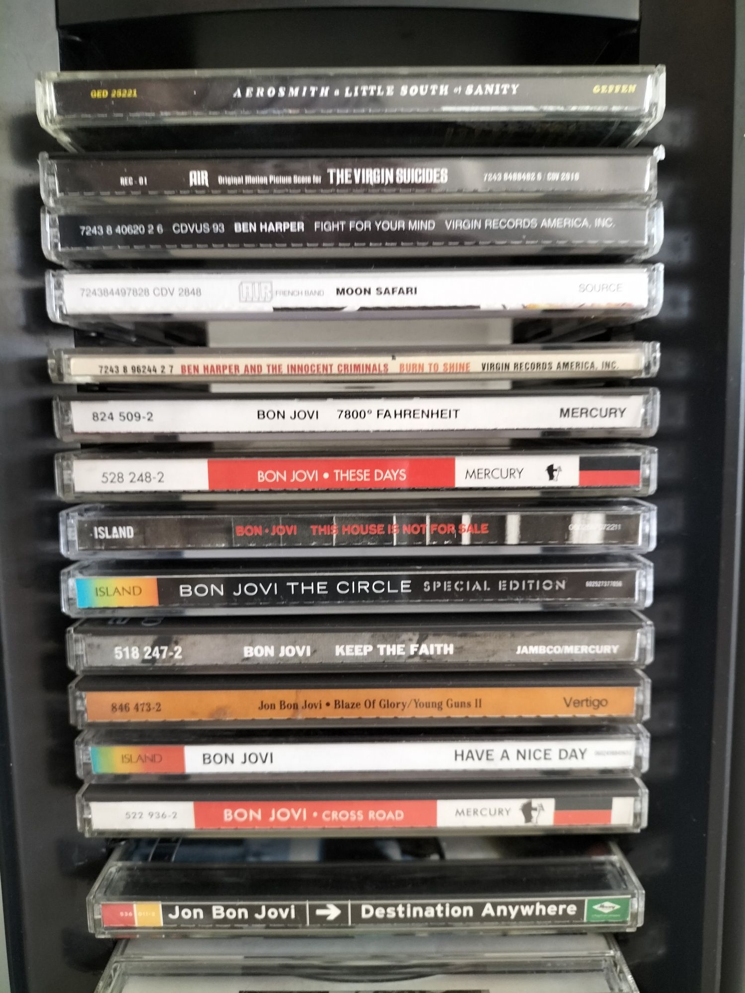 Porta cd's com mais de 50 cd's