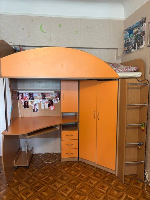 Дитяче ліжко горище 3 в 1 , шафа , стіл