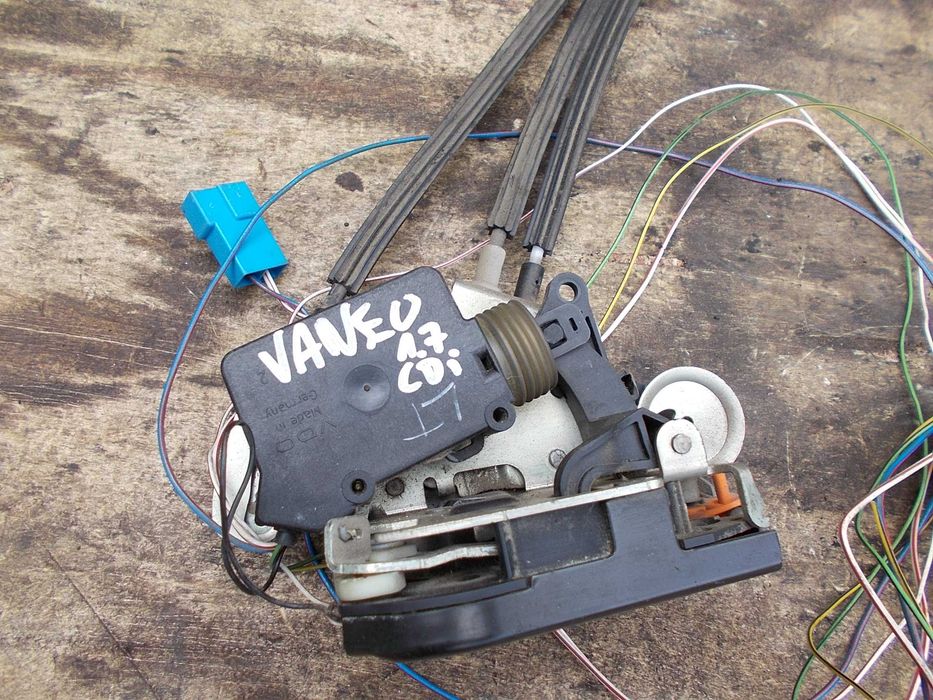 mercedes VANEO 1.7 cdi 01r centralny zamek drzwi tył przód