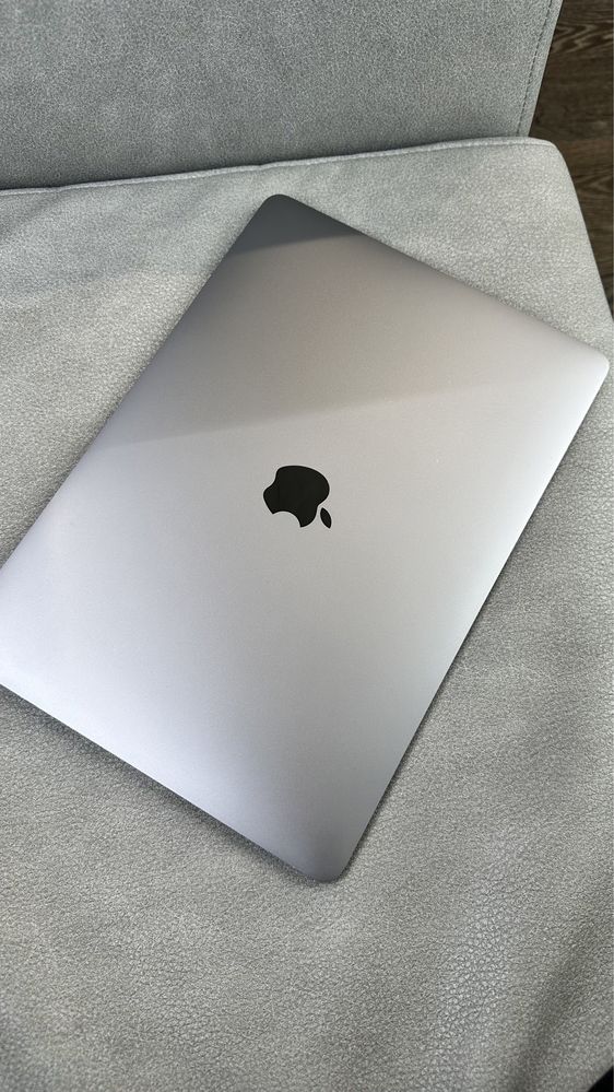 MacBook Air 13” 2020 M1 8/256 Gb Space Gray