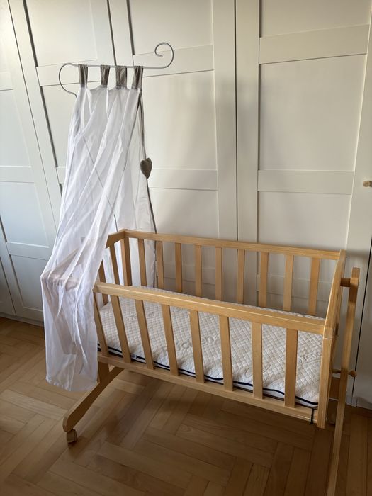 Łóżeczko niemowlęce dostawka kołyska na kółkach