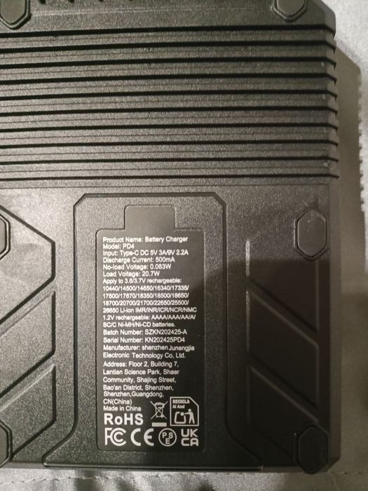 Зарядний пристрій для батарейок та акамуляторів. З функціею розряду.