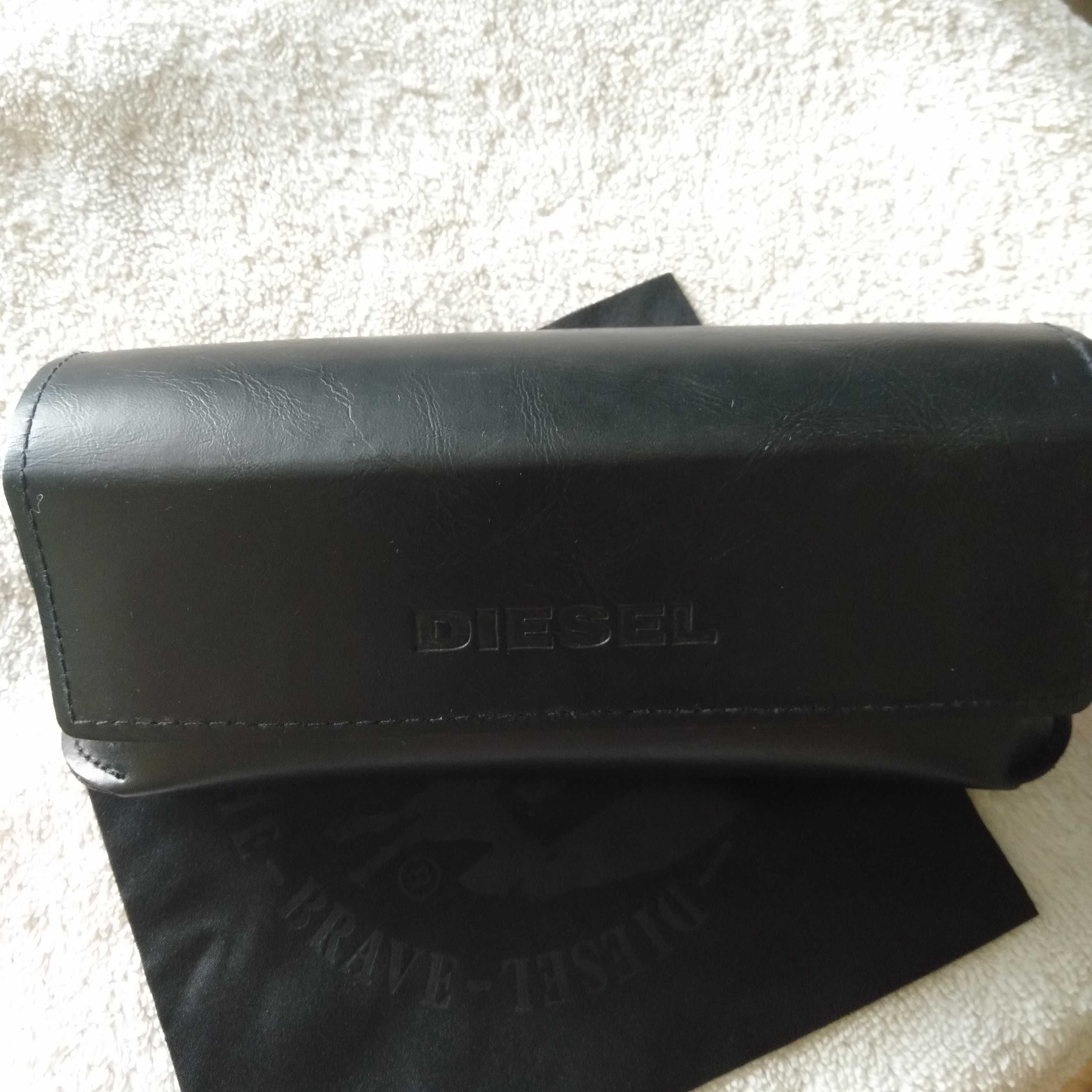 Diesel etui do okularów