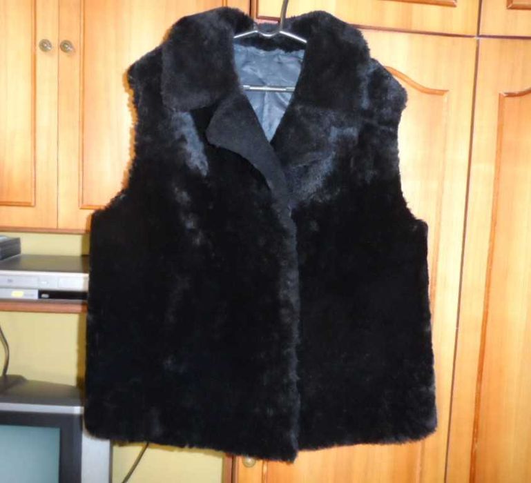 Натуральная меховая жилетка из цигейки 56-58 большой размер