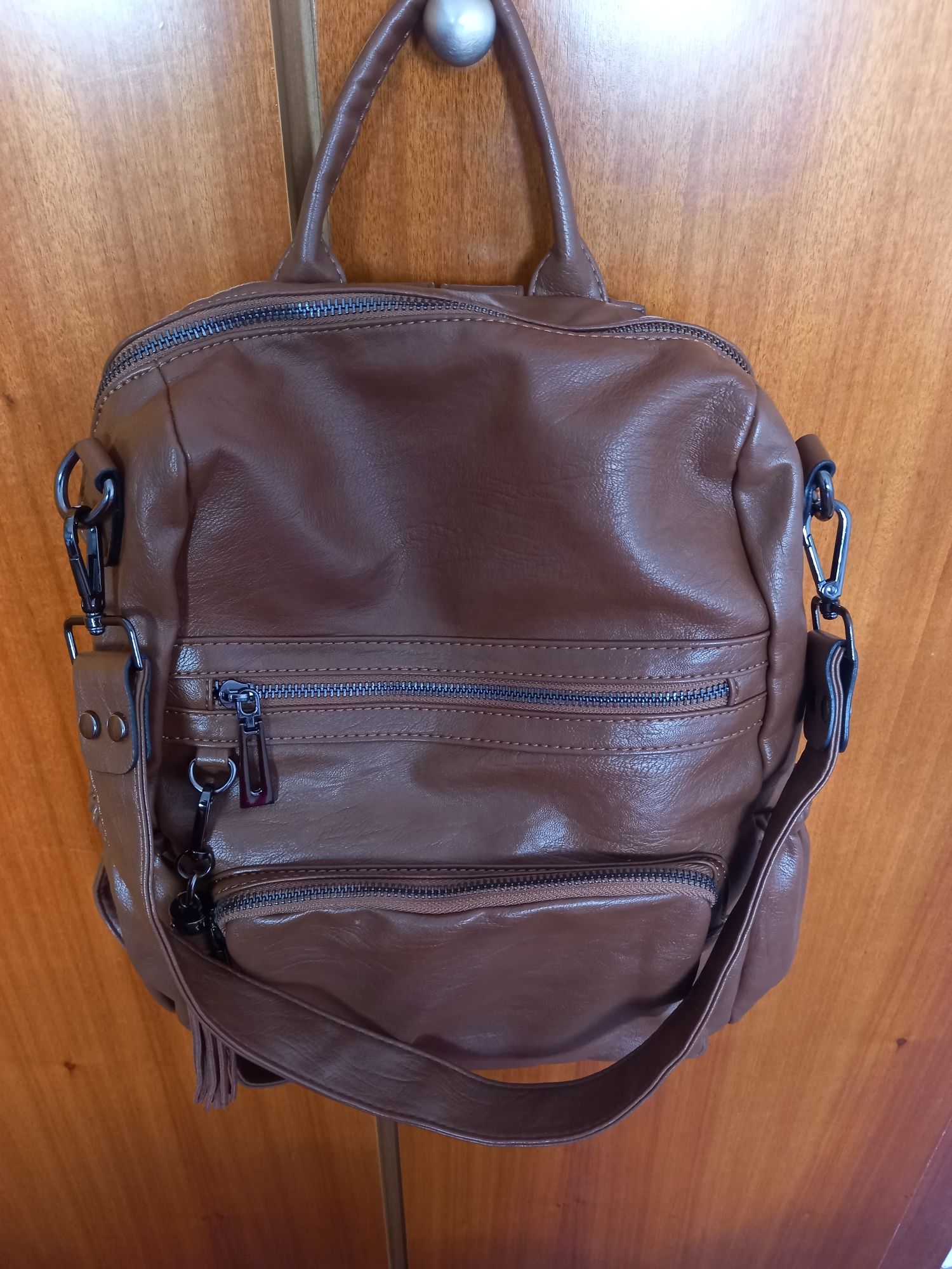 Malas em pele como novas. Mala em preto e mochila castanha