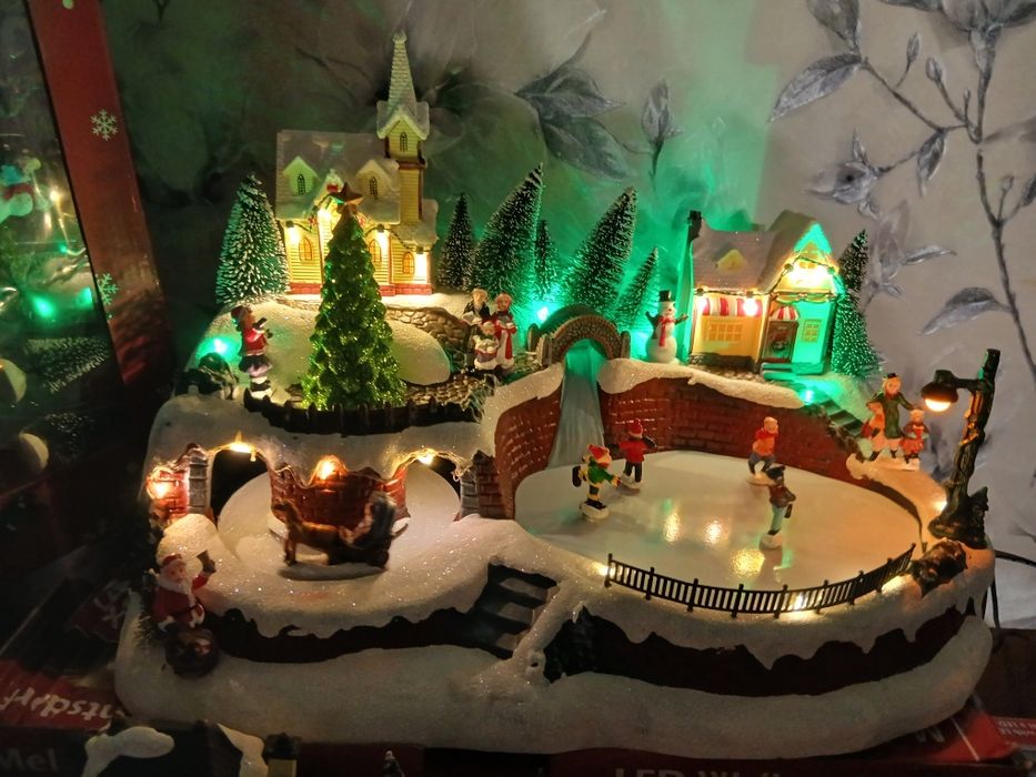 Новорічний декор інсталяція музична лускунчик адвент календар новогодн