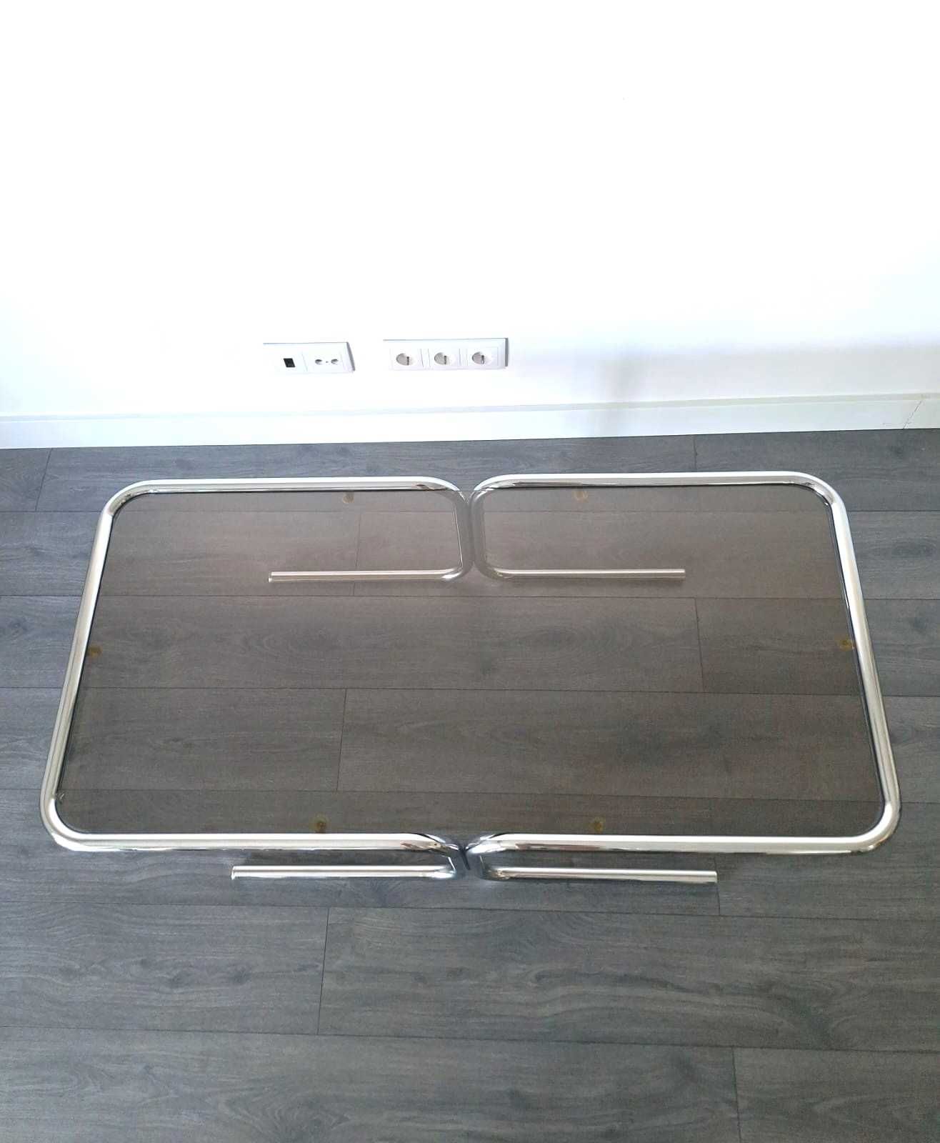 Mesa de centro cromada com vidro 70s. Chrome coffee table with glass
