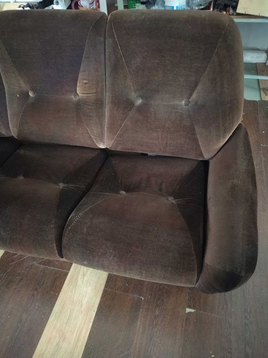 Sofá cama castanho de 3 lugares