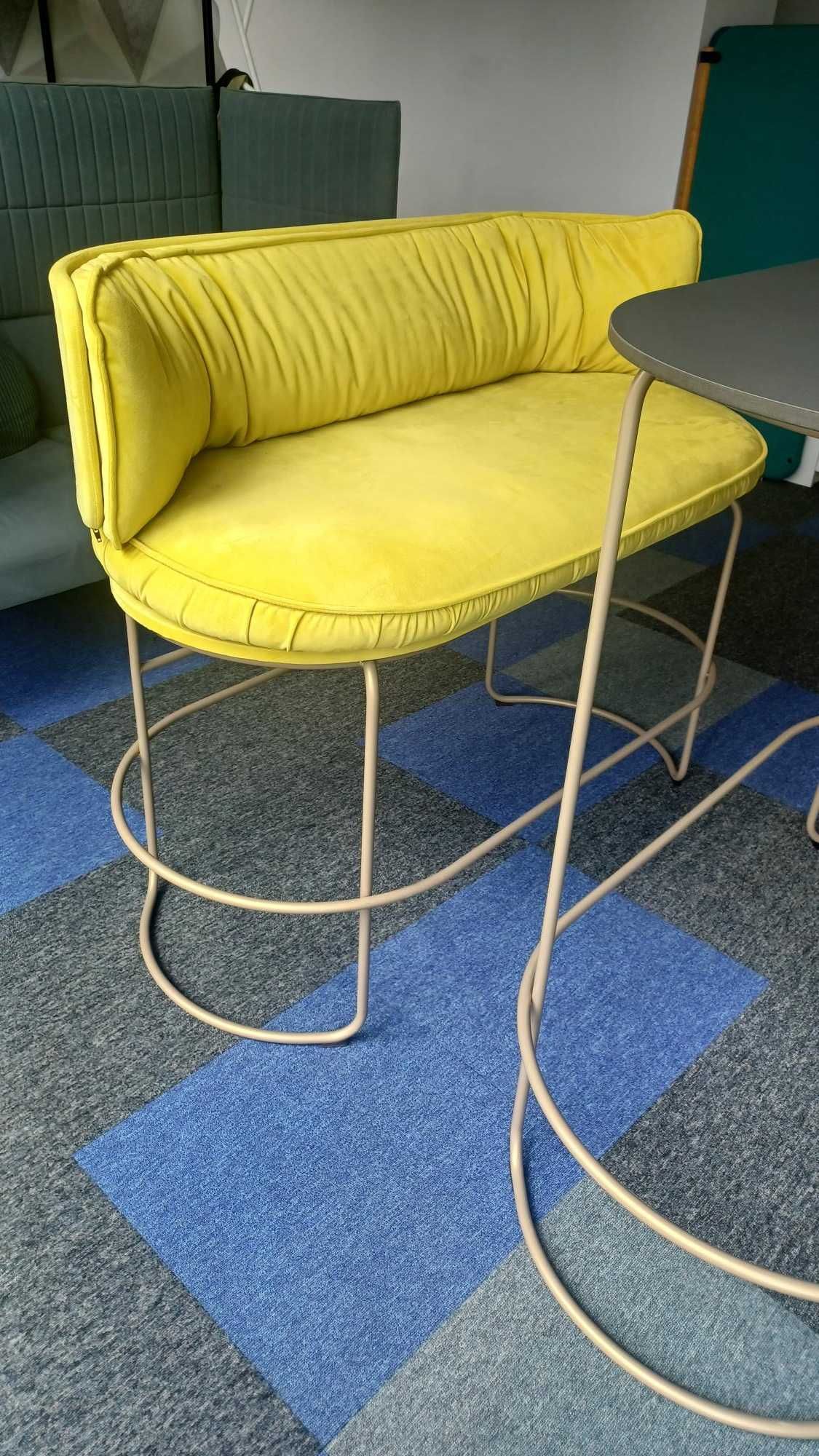ZESTAW MEBLI DO SPOTKAŃ VANK RING (  wysoki stół i dwie sofy)