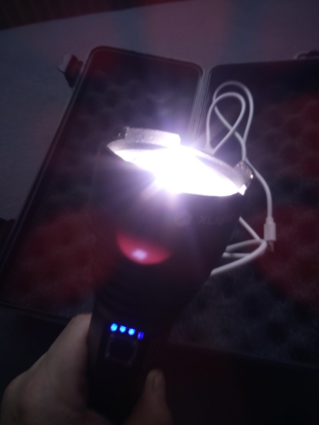 Nowa mocna latarka Xlight