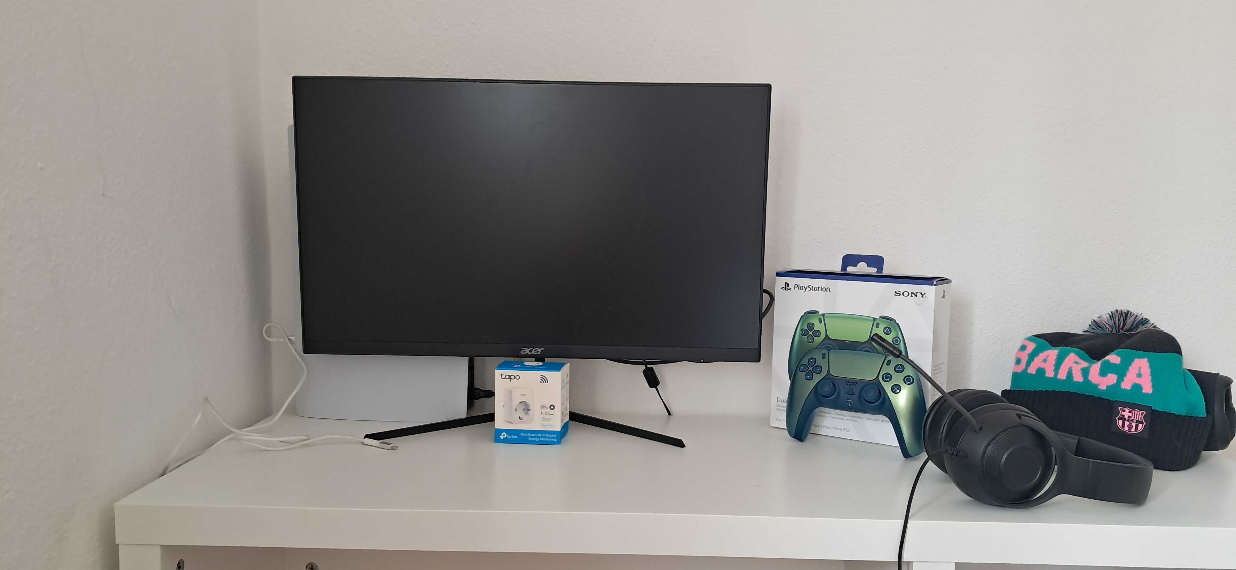 Vendo ou troco uma ps5, um monitor 244hz, uns fones razer e um comando