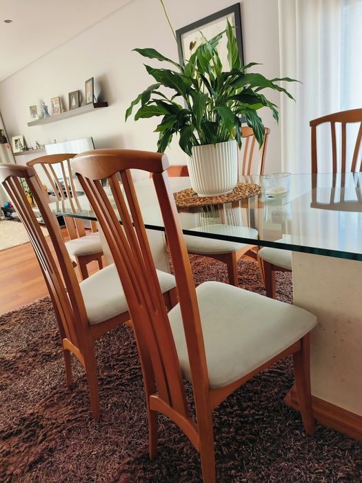 Mobília de Sala Cadeiras, mesa e aparador