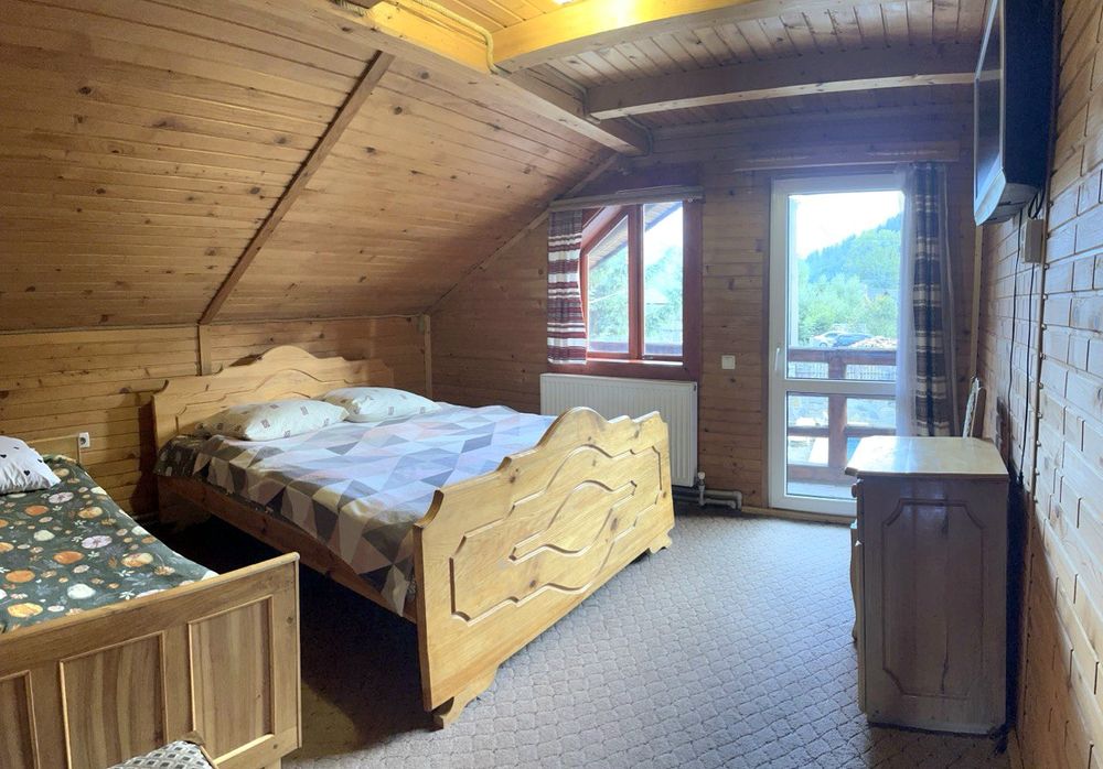 Котедж у Карпатах з чаном.