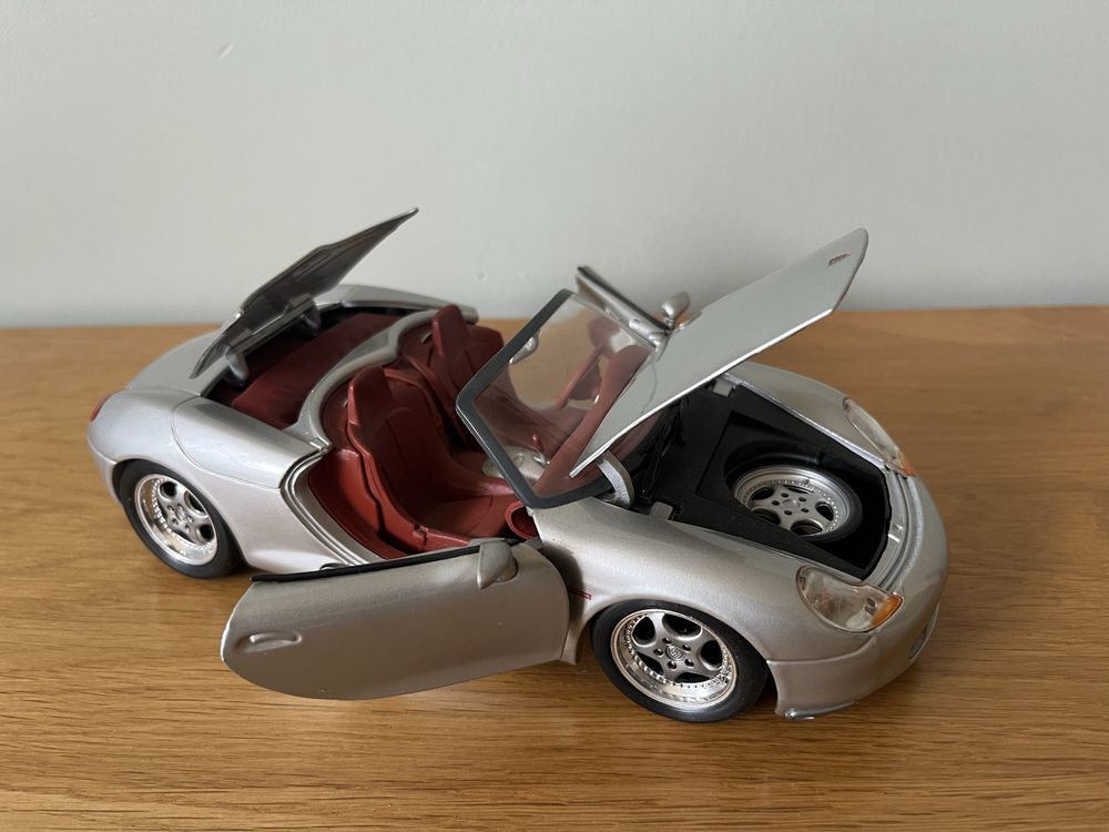 Sprzedam autko Maisto Porsche Boxster w skali 1:18