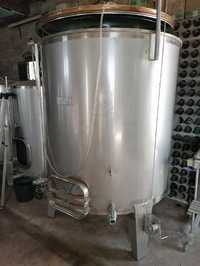 2 Cubas fermentação e armazenamento sempre cheia aço inox.
