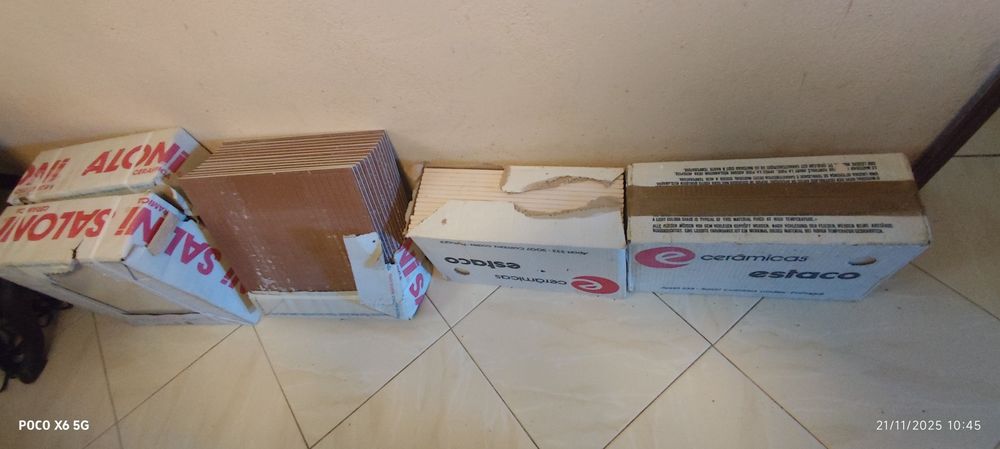 Vendo lote de mosaicos e azulejos