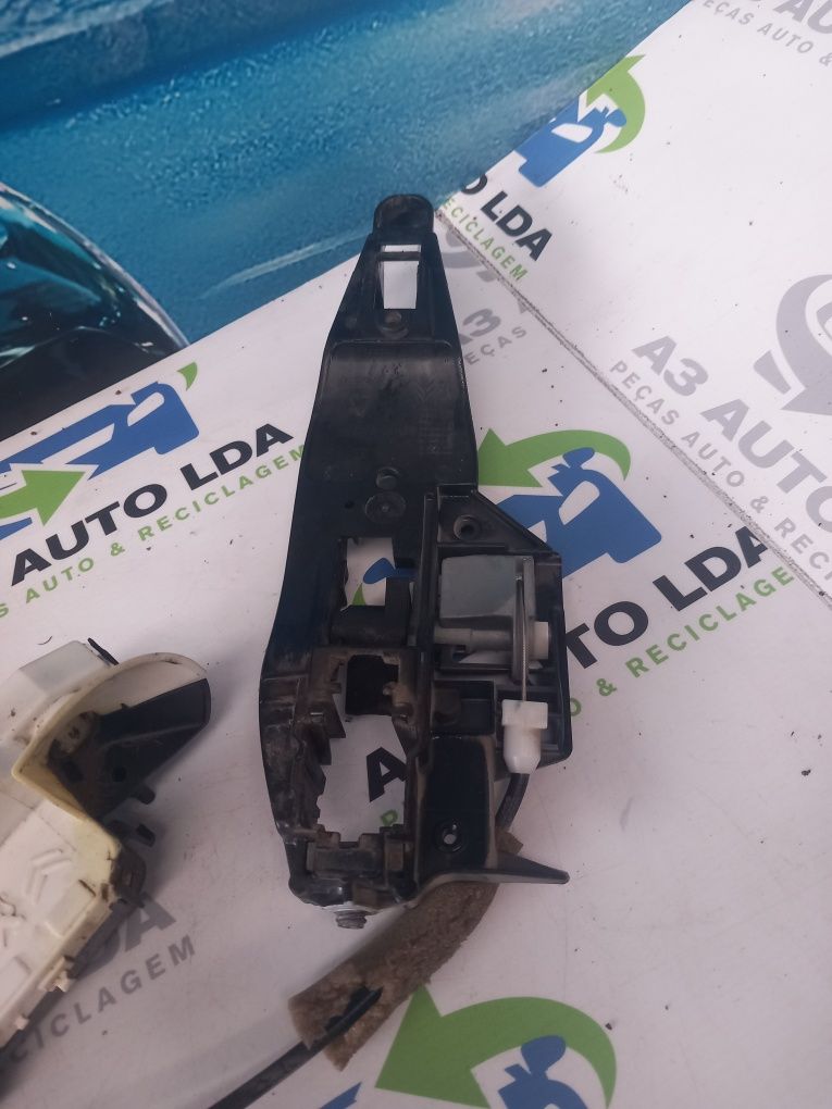 Fecho da porta da mala trás esquerdo Citroen Berlingo Peugeot Partner