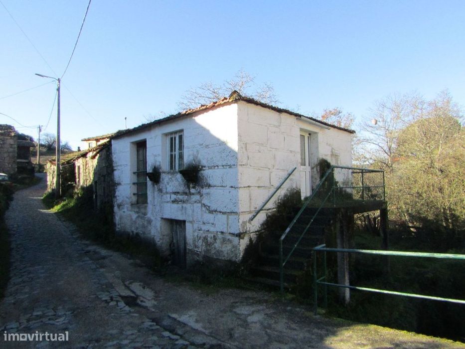 Moradia para restauro Ferreiros de Tendais, Viseu