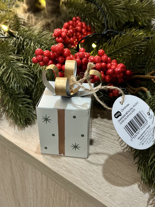 Bombka prezent lekka