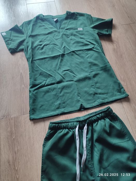 Nowy ciemnozielony mundurek medyczny rozmiar S