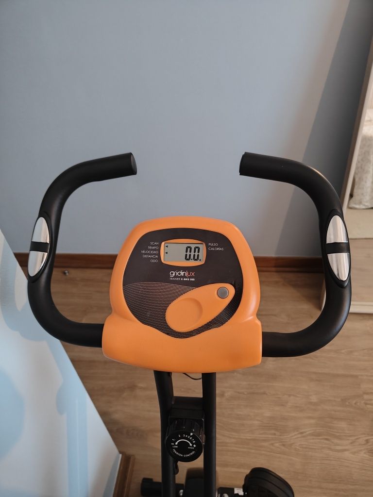 Bicicleta estática dobrável