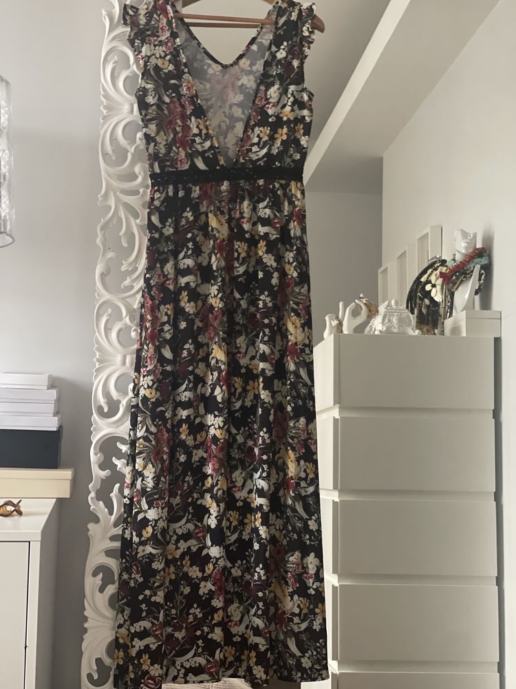 Vestido comprido preto com flores