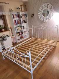 Białe metalowe łóżko rustykalne 140x200