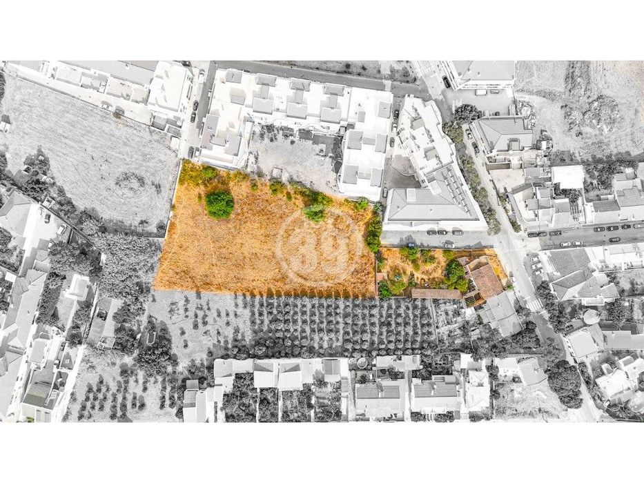 Terreno inserido na malha urbana com 5.920m2 e viabilidade para con...