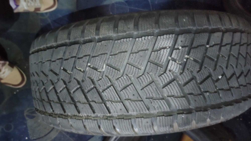 Шини зимові 285/50R20