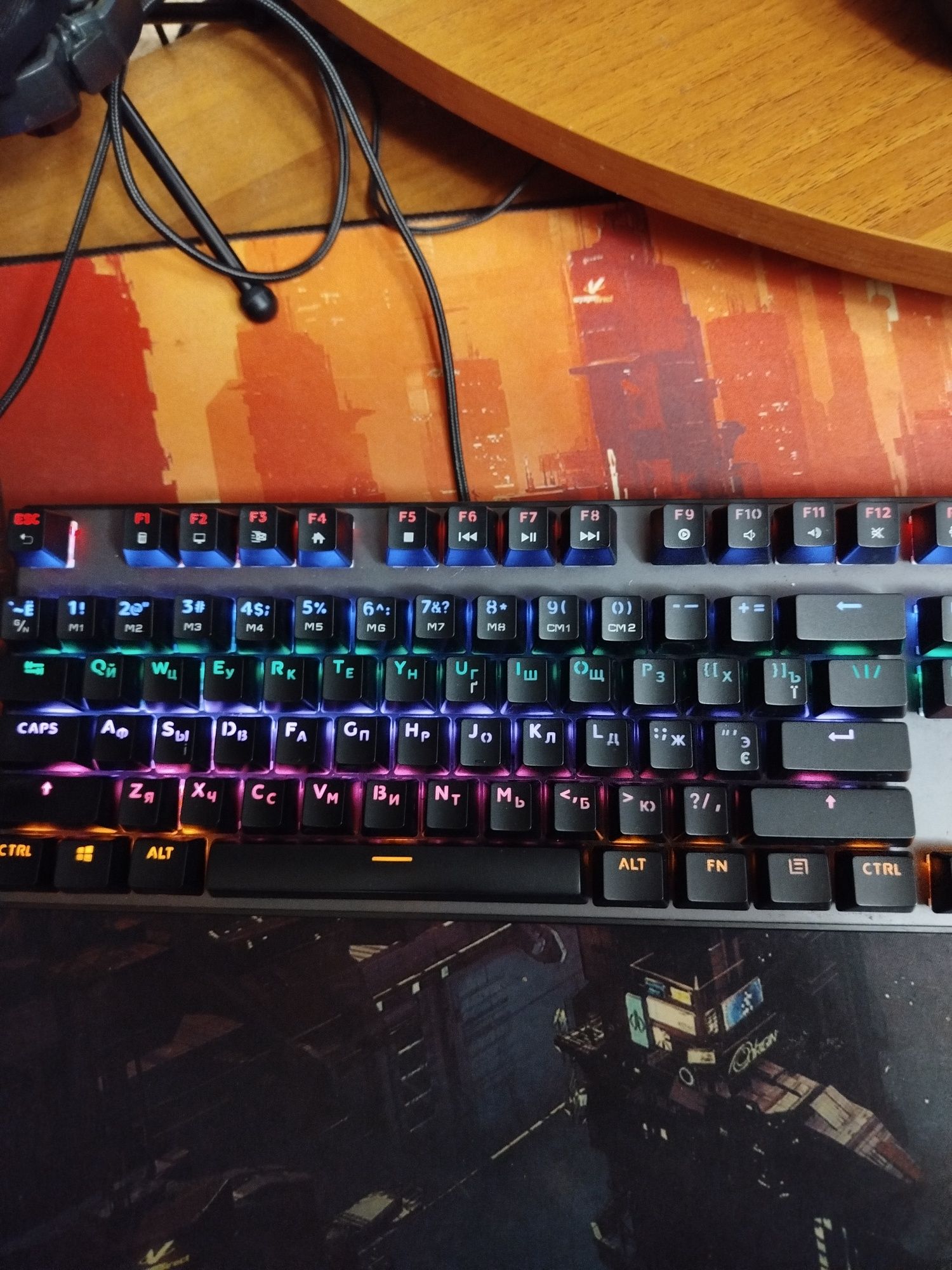 Продам клавіатуру Hator Starfall Rainbow Origin Red до комп'ютера