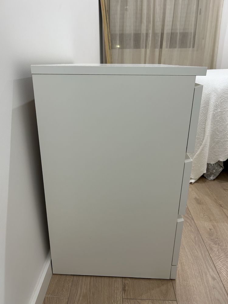 Comoda MALM 3 gavetas (bom estado)