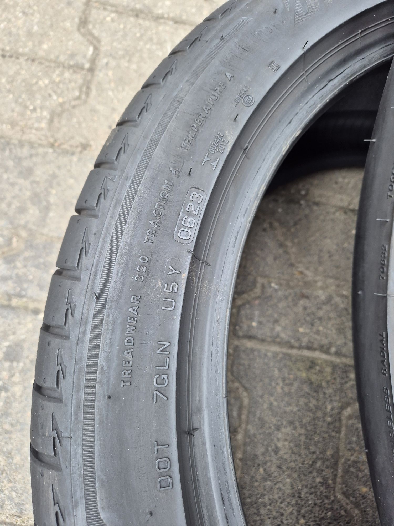 Para opon letnich Bridgestone 245 45 r19 r23