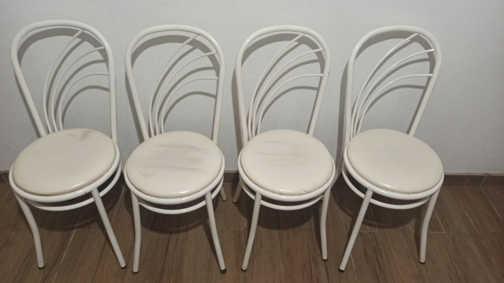 Mesa com 4 cadeiras