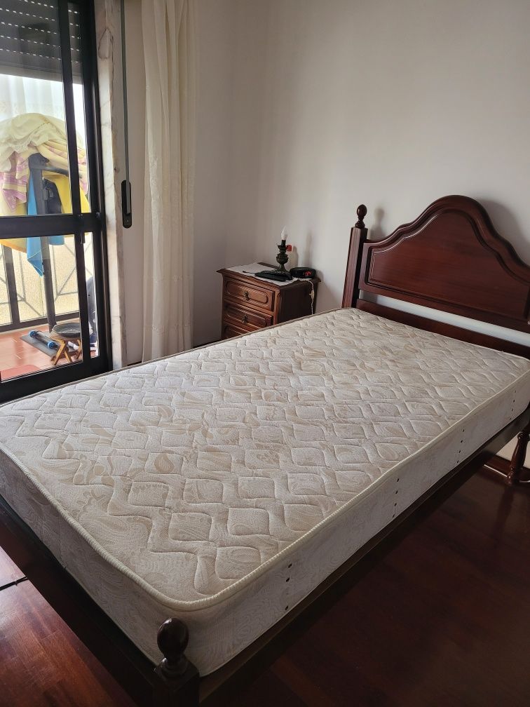 Cama solteiro madeira mogno