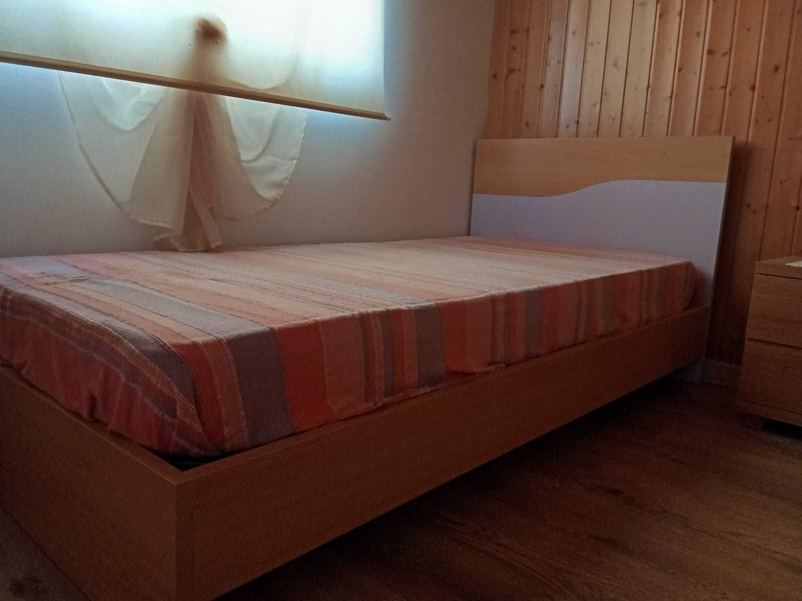 Cama c/estrado e colchão