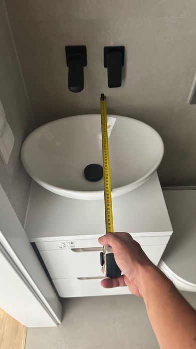 Szafka łazienkowa podwieszana.