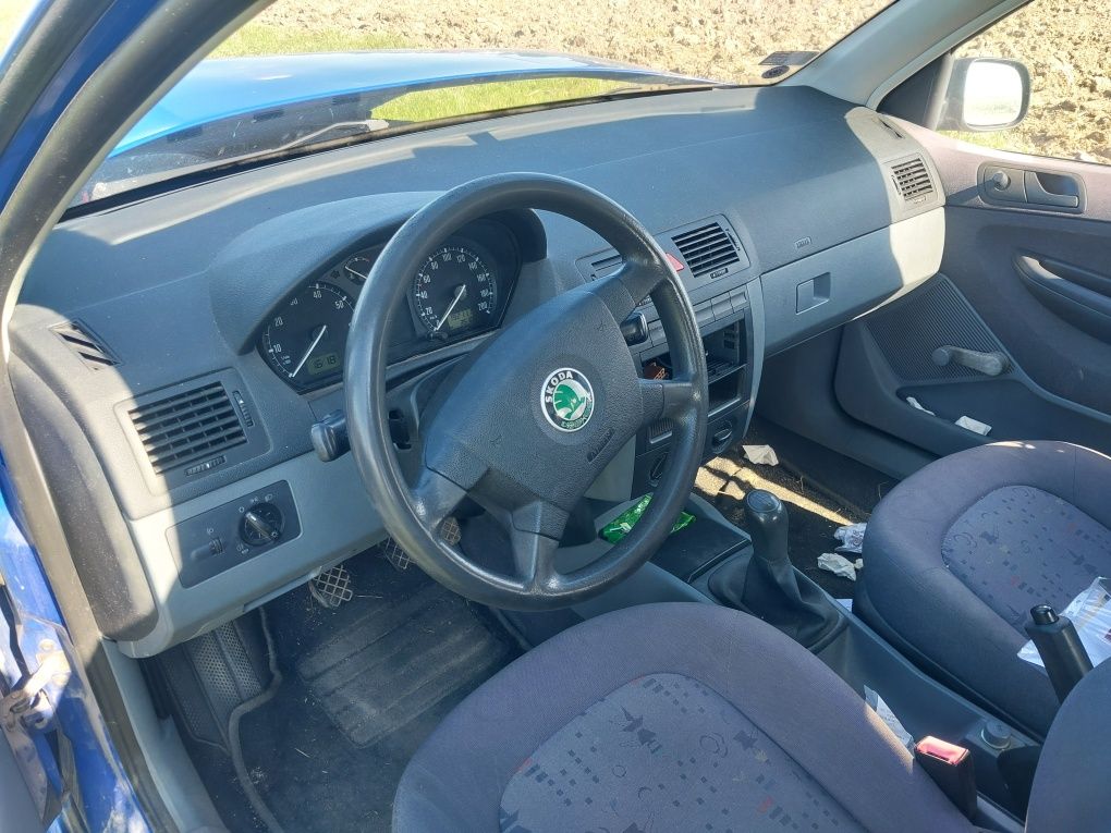 Części do skoda Fabia I silnik 1.4 mpi azf skrzynia FNK kolor 4590