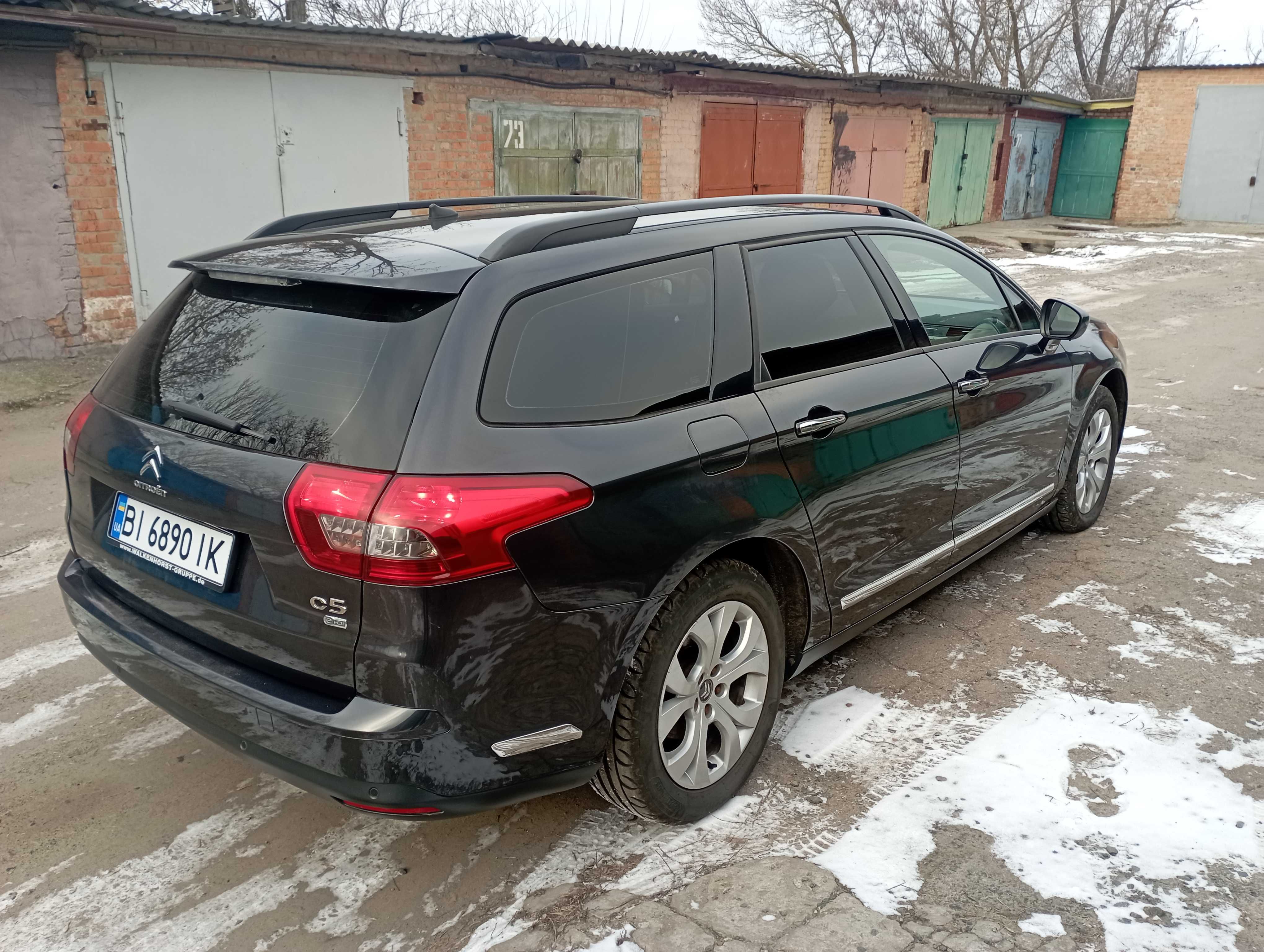 Продам авто (9300 $) або обміняю на житло.