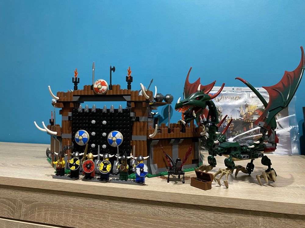 Lego Vikings - 7019 Viking Fortress against the Fafnir Dragon