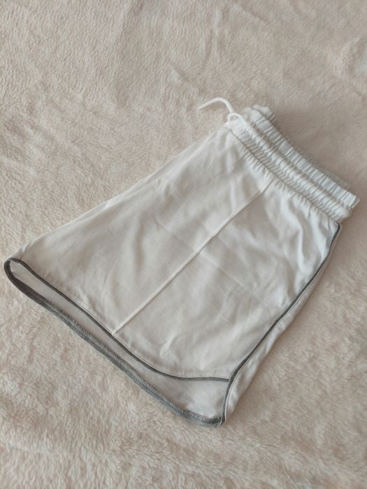 Calções brancos da Benetton 13-14 anos