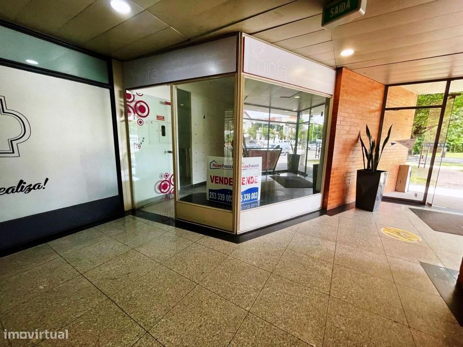 Loja à Venda no Centro Comercial Triângulo, Guimarães