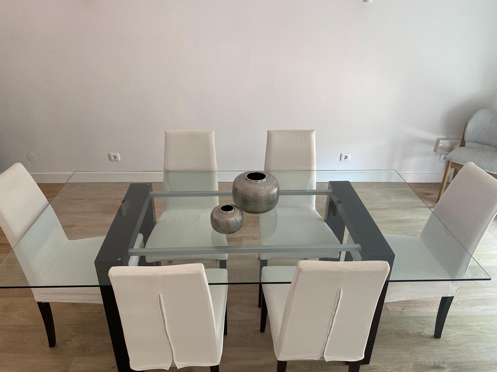 Mesa de Refeições, Cadeiras e Móvel para TV